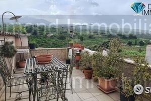 Rifinita casa semi-indipendente a Giarre centro