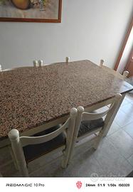 Tavolo in marmo con sedie