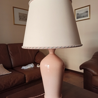 Lampada in porcellana con paralume in tessuto