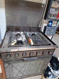 cucina e forno a metano