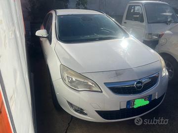 Opel Astra 1.7 Cdti Sorts Tourer Problemi al Motor