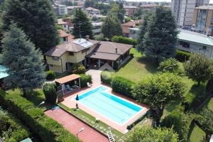 VILLA SINGOLA A MOZZO