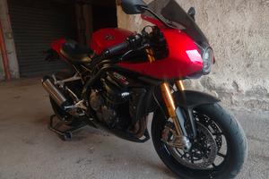 Triumph Speed Triple 1200 RR