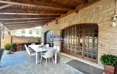 PRESTIGIOSA VILLA SINGOLA CENTRO PAESE