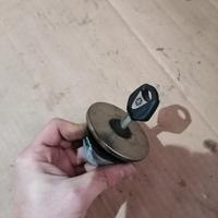 tappo serbatoio con chiave originale