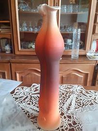 Vaso in vetro arancione-marrone