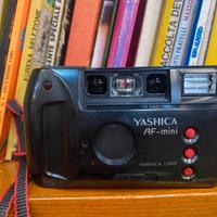 Macchina fotografica analogica Yashica af mini
