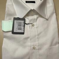 Stock di camicie e polo