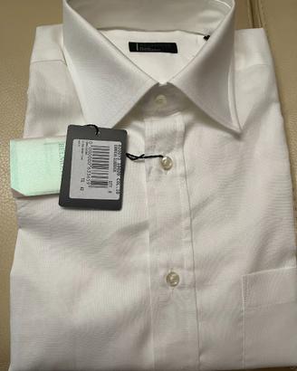 Stock di camicie e polo