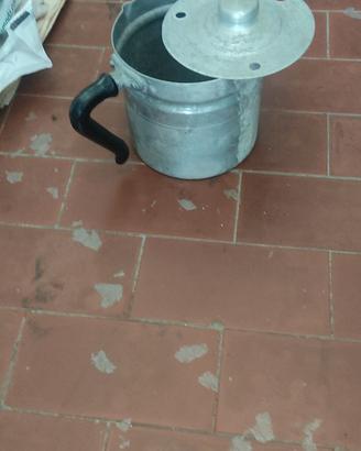 bollitore per latte antico