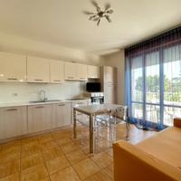 Terrazzo abitabile - posto auto - mare 150 m