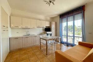 Terrazzo abitabile - posto auto - mare 150 m