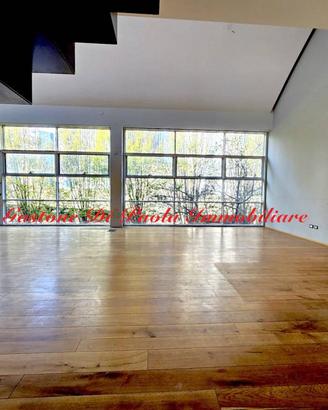 Loft / Open Space di 290 m² con 4 locali a Milano