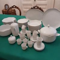 servizio di piatti in porcellana 