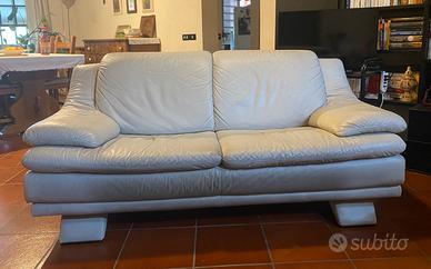 2 Divani in pelle bianco ghiaccio