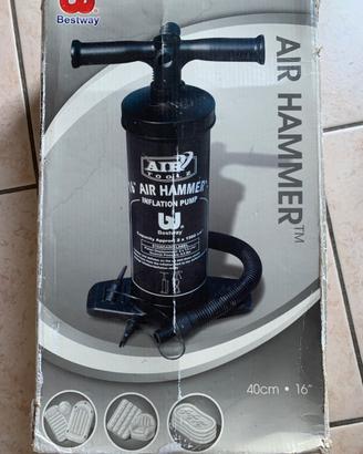 Pompa manuale per materassino.