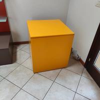 mobile tv con mensola in vetro e passacavi