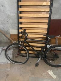 Bicicletta con ruote da sostituire