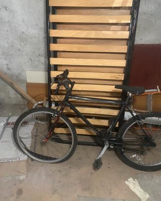 Bicicletta con ruote da sostituire