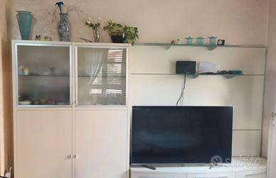Parete soggiorno NON compresa TV