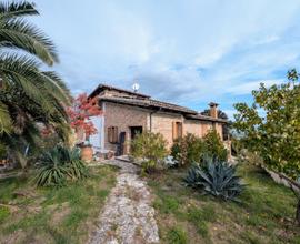 Villa Saludecio con Piscina. Vista Mare