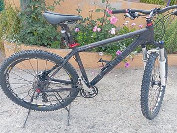  Mountain bike Cube 