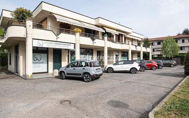 AMPIO 3 LOCALI CON TERRAZZO, DOPPI SERVIZI E BOX D