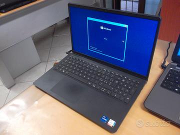 DELL VOSTRO 3520 I7 (12GEN) 16GB DIFETTO SCOCCA