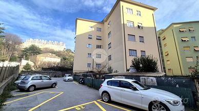 4 LOCALI A GENOVA