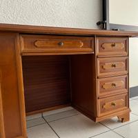 Scrivania in legno massiccio