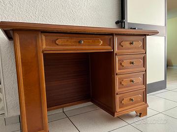 Scrivania in legno massiccio