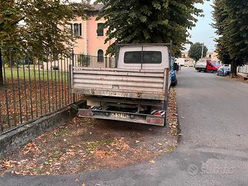 Autocarro ribaltabile trilaterale