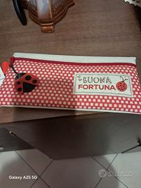 Astuccio multiuso rossa e bianca con coccinella