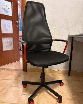 Sedia da gaming IKEA HUVUDSPELARE Nera/Rossa