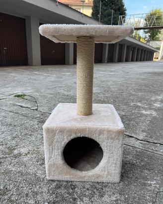 Tiragraffi per gatti con cuccetta