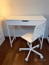 Scrivania Ikea Bianca con cassetto e sedia girevol