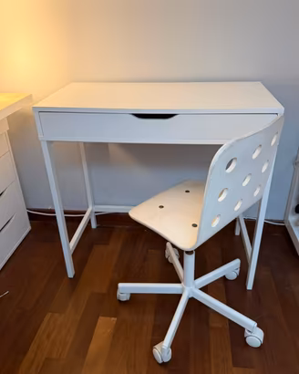 Scrivania Ikea Bianca con cassetto e sedia girevol