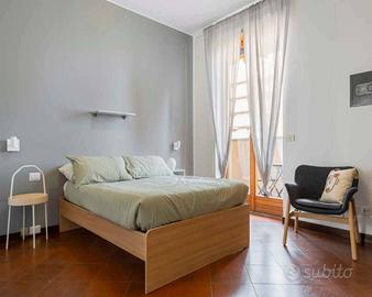 Stanza in appartamento di 140 m² a Milano