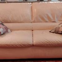 Divano di vera pelle a Tortona (AL)