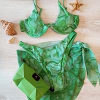 Bikini con mini pareo e necessarie in omaggio