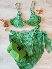 Bikini con mini pareo e necessarie in omaggio