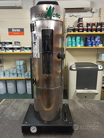 Macchina per bombolette spray