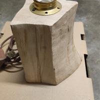 lampada in legno fatta a mano