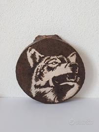 Fetta di legno con corteccia 