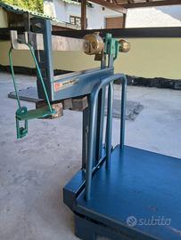 Antica bilancia meccanica basculante