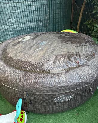 Piscina spa LAY Z SPA