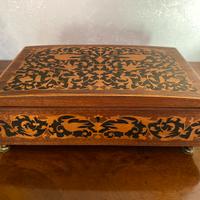 Antichità porta gioie Sorrentino in legno intarsi