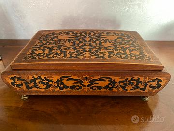 Antichità porta gioie Sorrentino in legno intarsi