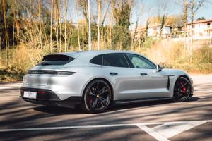 Porsche Taycan GTS Sport Turismo 598cv | Italiana