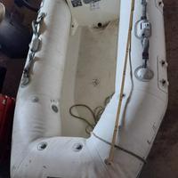 Gommone con fuoribordo